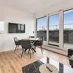 Daire 24-7 Living -