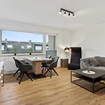 Daire 24-7 Living -