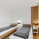 Daire 24-7 Living -