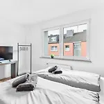 Daire 24-7 Living -